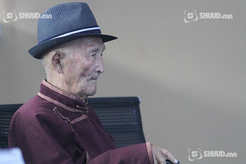 Цагдаа хүүгээ цаг бусаар алдаж 30 жил дээлтэйгээ хатсан ААВ